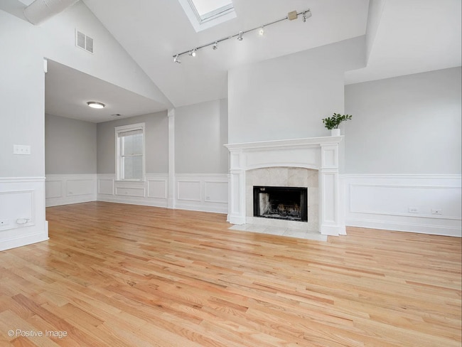 Building Photo - 1329 N Mohawk St