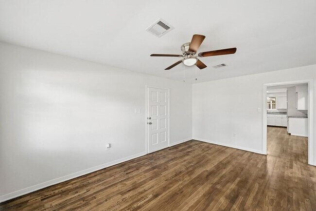 Foto del edificio - 2409 Estate Dr