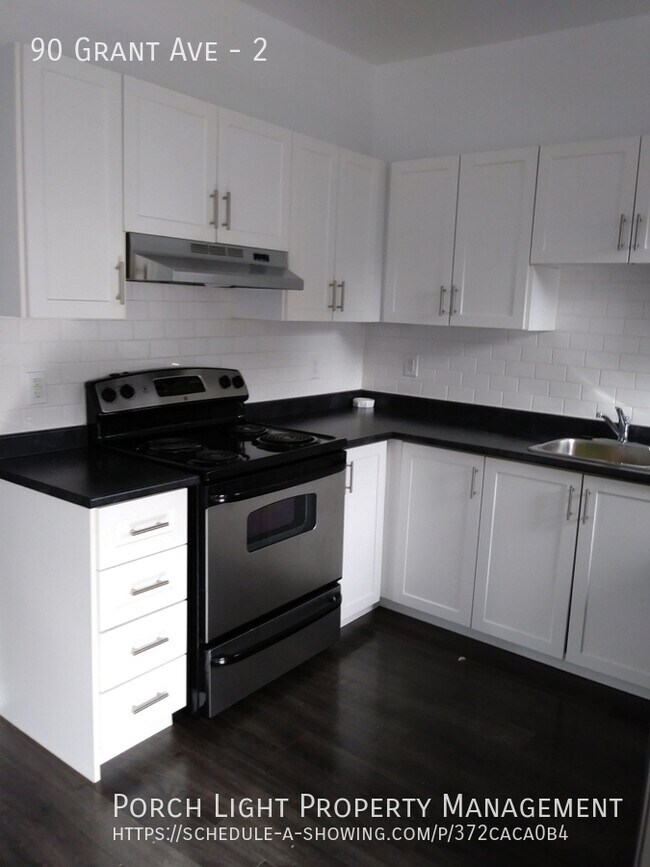 Photo du bâtiment - 2 Bedroom with Private Laundry in Stintson