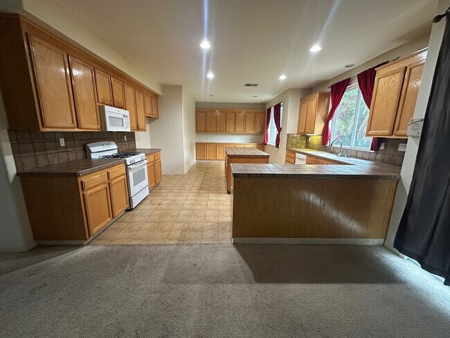 Foto del edificio - Spacious 2 Story Home In North Stockton