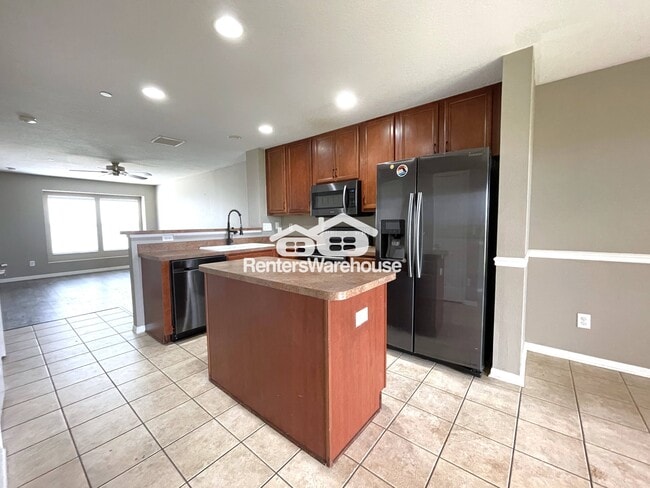 Building Photo - 507 Vincinda Crest Way