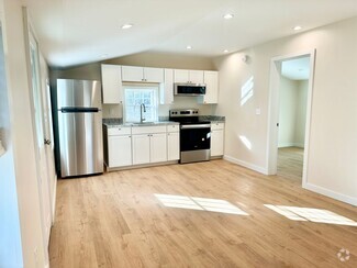 Building Photo - 105 Sebago Lake Rd