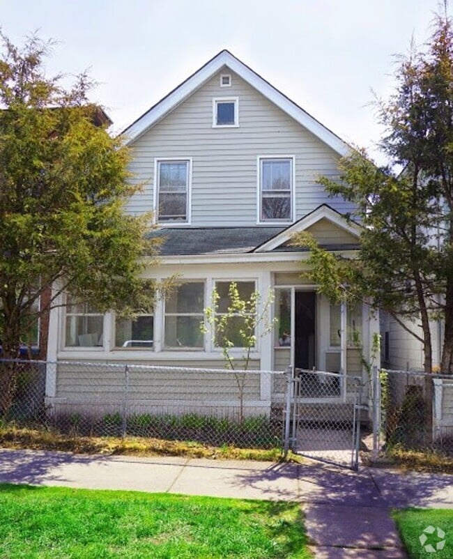 Building Photo - 1206 E 3rd St