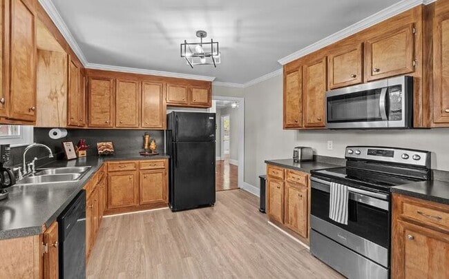 Building Photo - Furnished Mid Term Rental