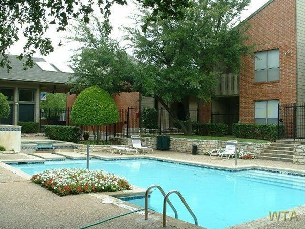 Foto del edificio - 8524 Burnet Rd