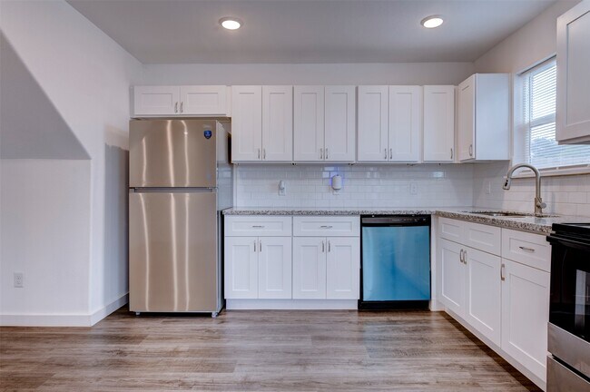 Building Photo - 6309 Sandra St