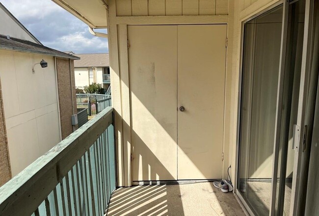 Building Photo - 250 El Dorado Blvd