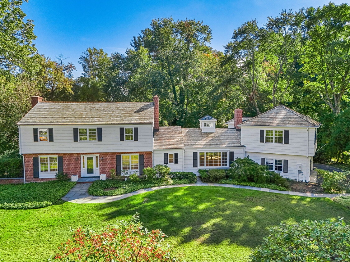 Photo - 18 Echo Ln (Greenwich, CT)