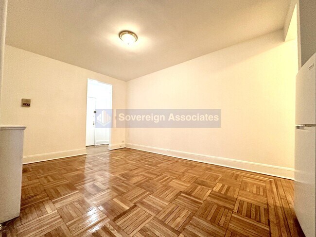 Foto del edificio - 187 Pinehurst Avenue