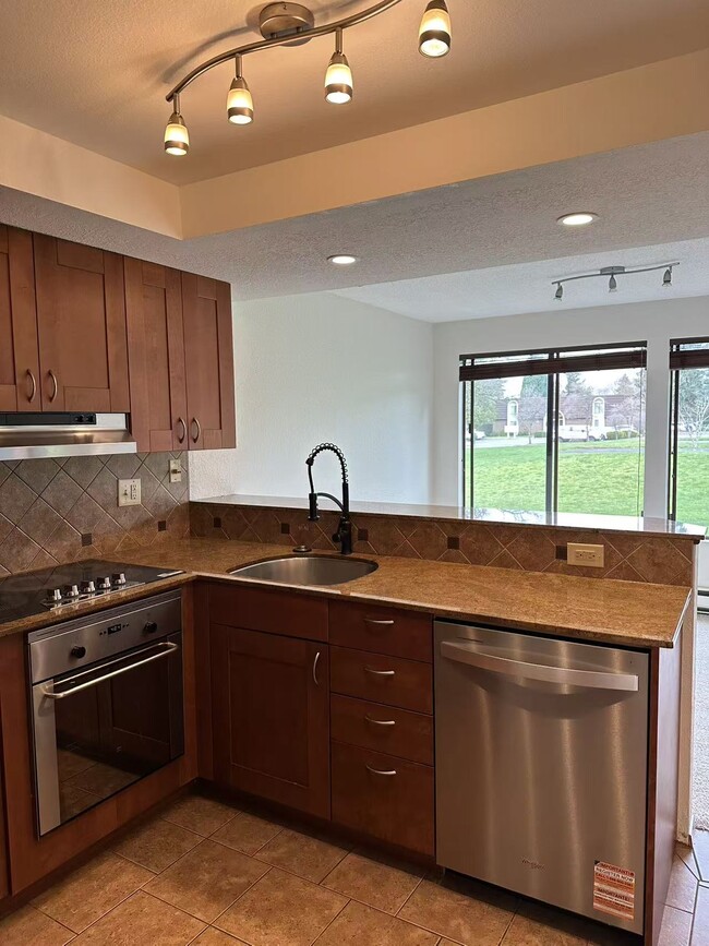 Building Photo - 11104 NE 68th St