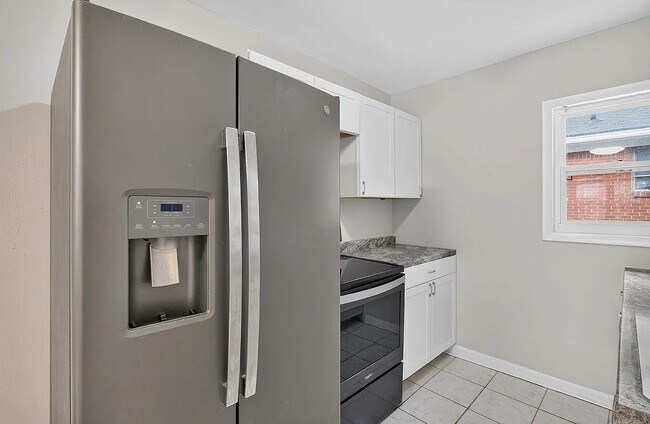 Building Photo - 1121 Glendale Dr