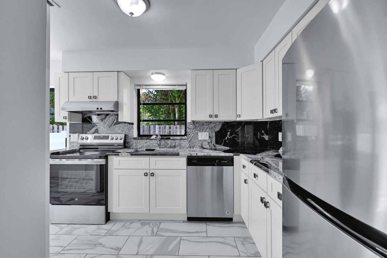 Foto principal - 498 NE 42nd St
