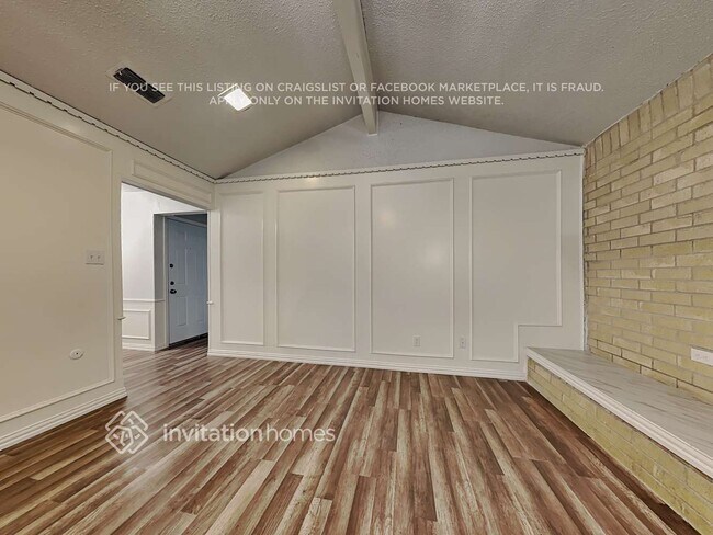 Foto del edificio - 1000 Pebblecreek Dr