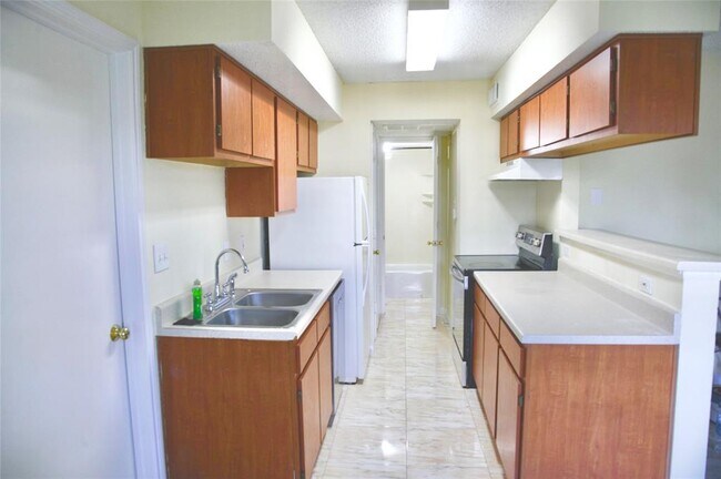 Foto del edificio - 2750 Holly Hall St