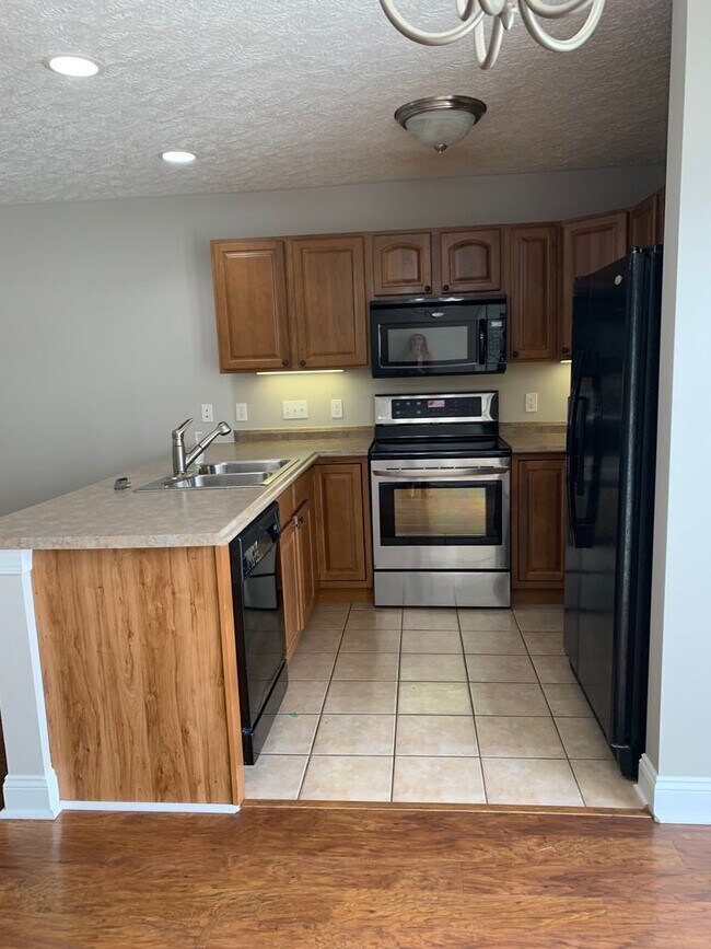 Foto del edificio - 3 Bedroom, 2.5 Bath Townhouse with 1 Car G...
