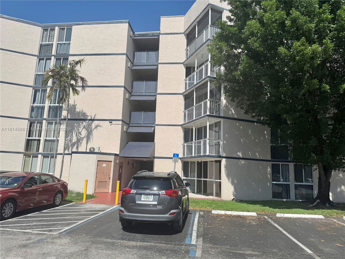 Photo - 7125 Northwest 186th Street Apt #B401, Hialeah, FL 33015 - 2 BR 2 BA condo