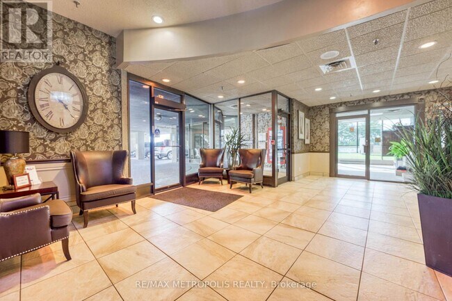 Photo du bâtiment - 155 Front St N