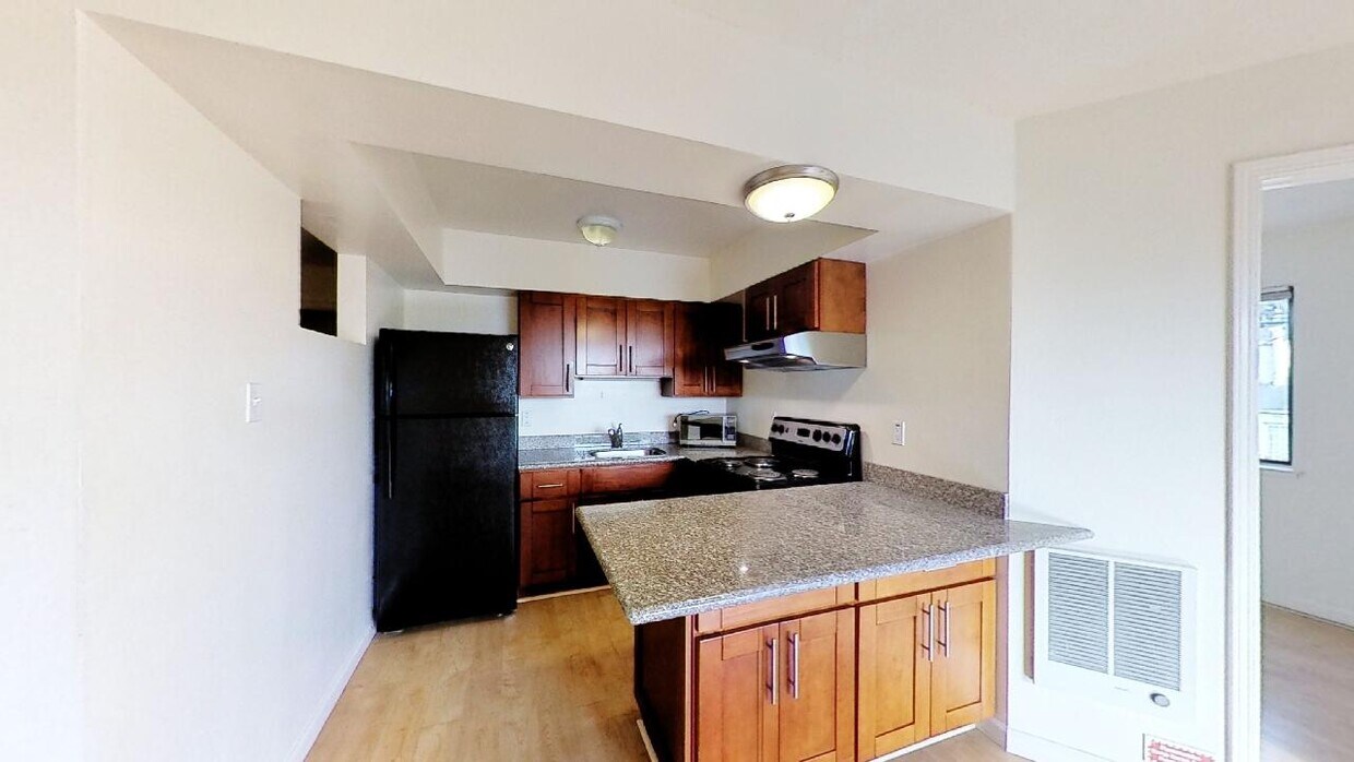 Kitchen - 1555 Oxford St