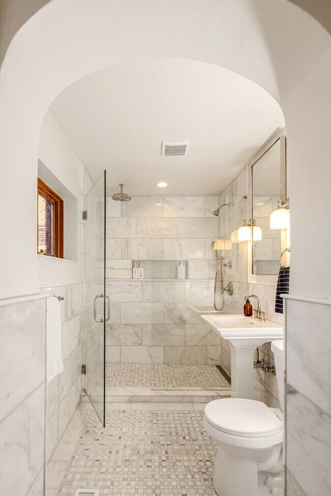 Building Photo - 1326 Broadway-ID1324946P