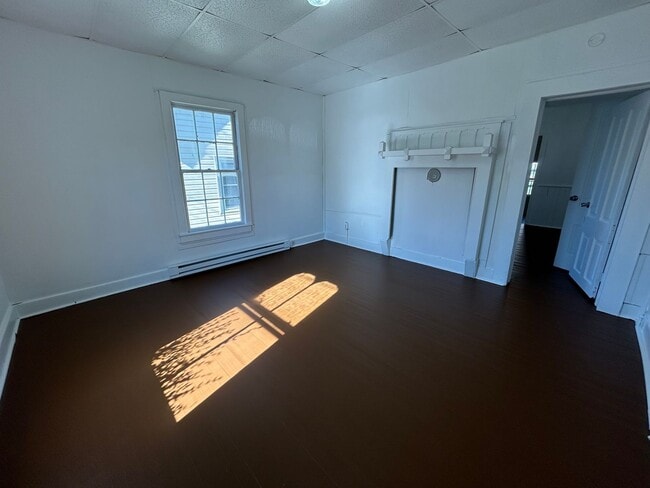 Building Photo - 1 Bed 1 Bath House Available To Rent For $...