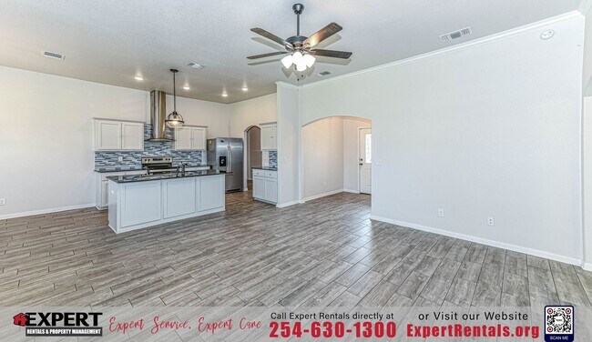 Building Photo - Beautiful Property with Modern Features an...