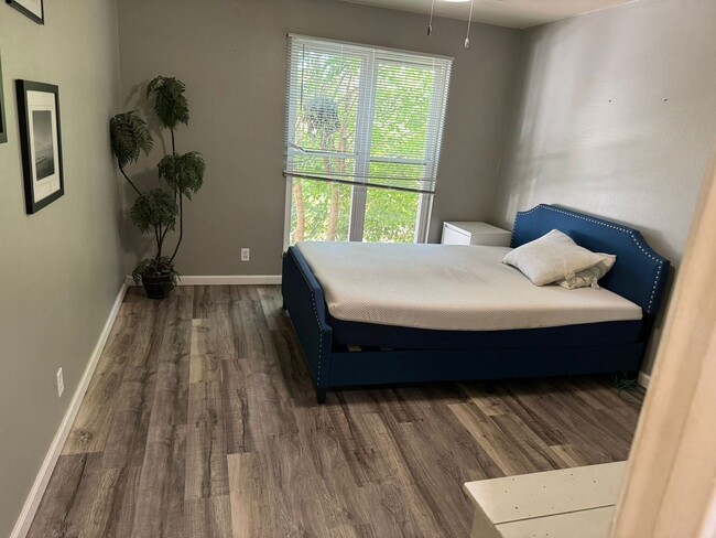 Building Photo - Charming 1BR Duplex in Saint Louis