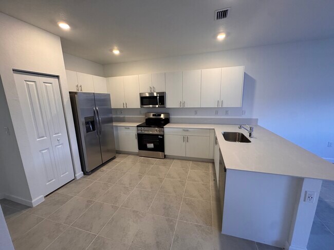 Foto del edificio - 2738 SE 24th Terrace