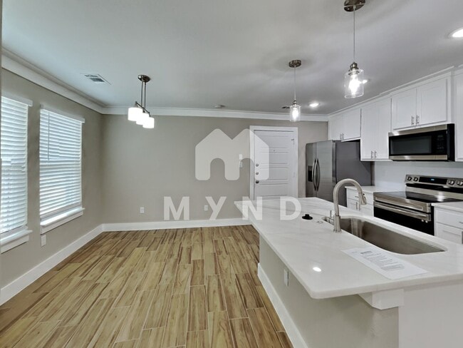 Building Photo - 5736 Lone Star Cir