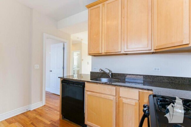 Building Photo - 2 bedroom in Chicago IL 60613