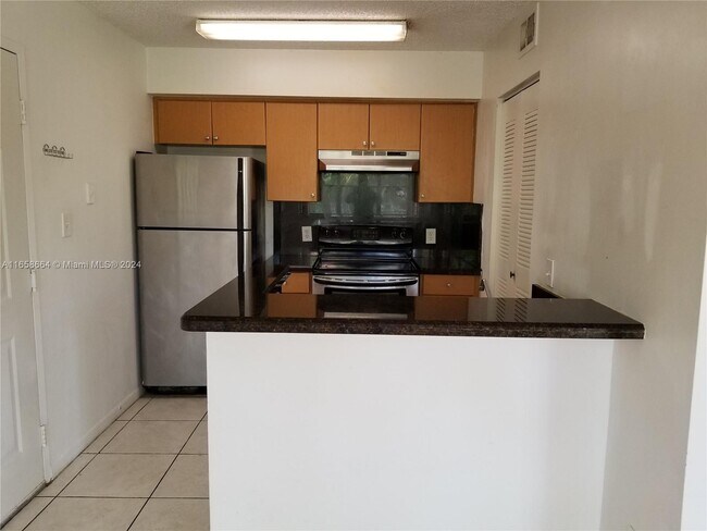 Foto del edificio - 550 S Park Rd