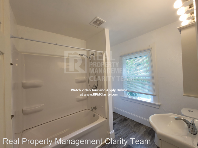 Building Photo - 3 br, 2 bath House - 932 Turner Ave