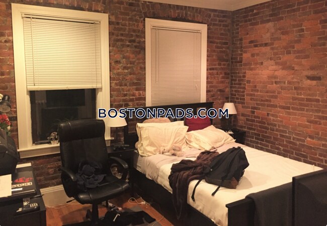 Foto del edificio - 56 Westland Ave