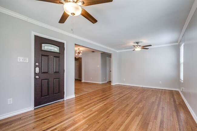 Foto del edificio - BLUE BONNET HILLS 3-BEDROOM
