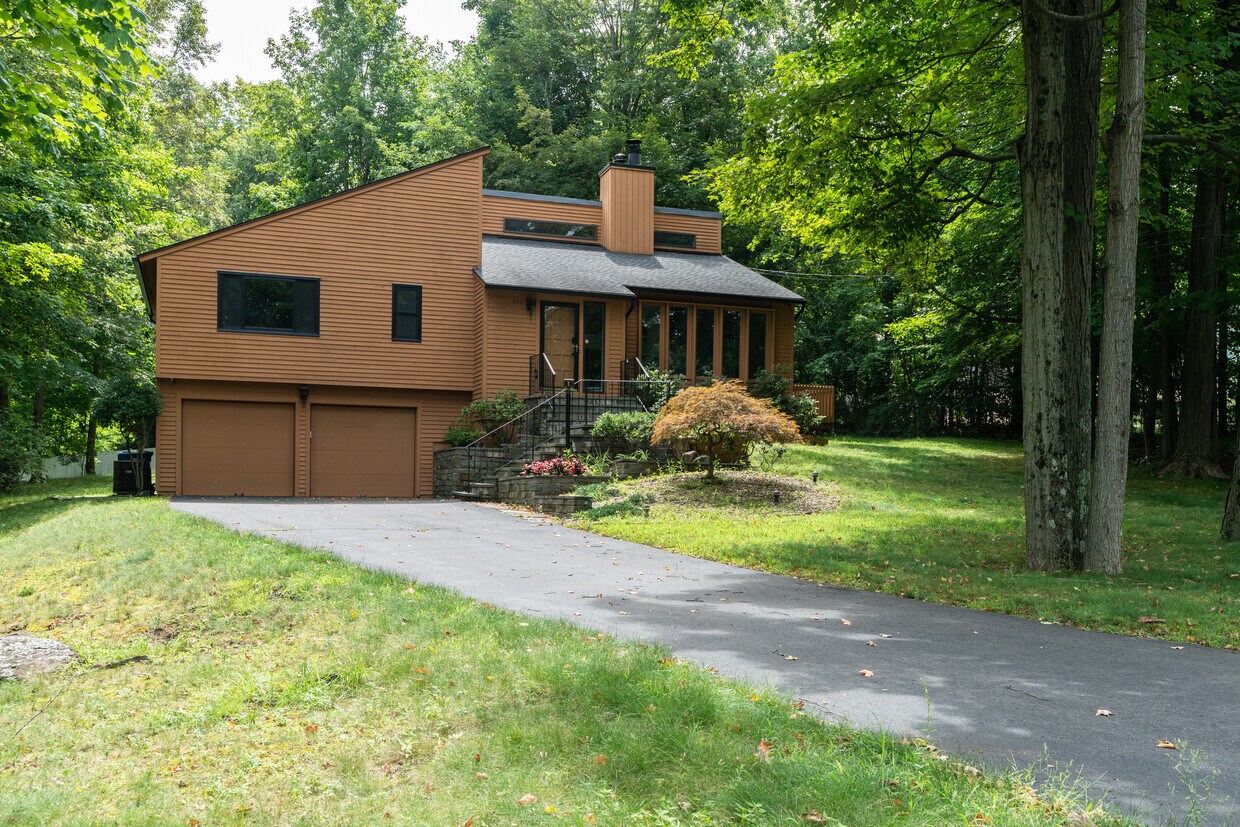 259 Tunxis Rd, Farmington, CT 06032 House Rental in Farmington, CT