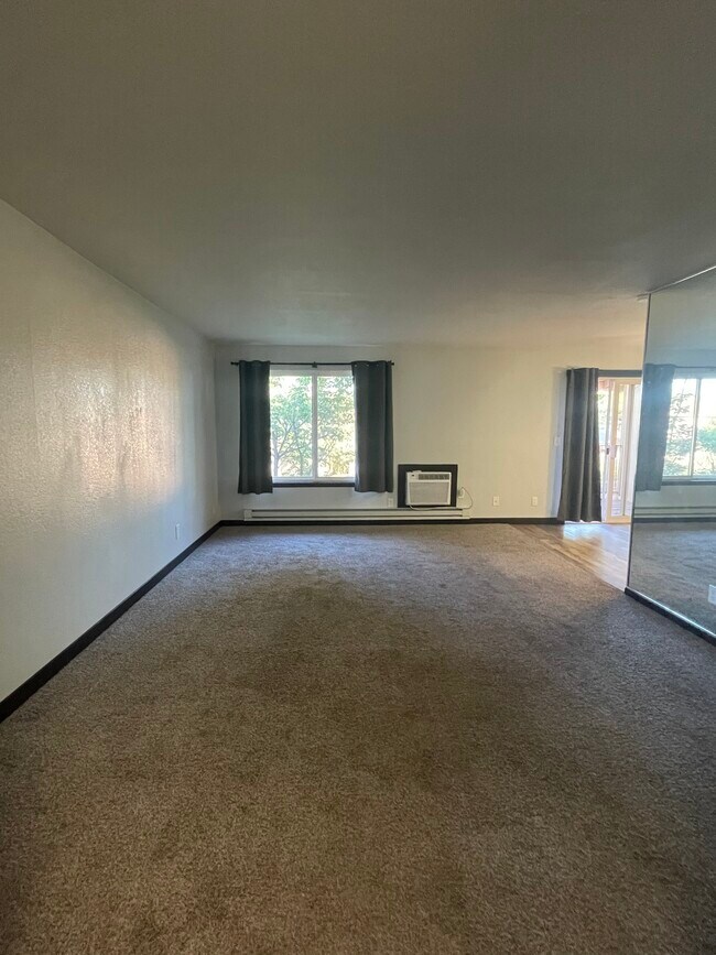 Building Photo - 3121 W Hood Ave