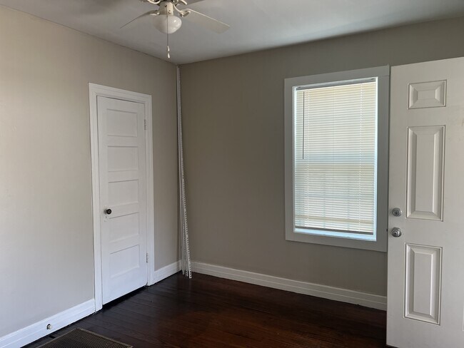 Building Photo - 2708 Avenue V