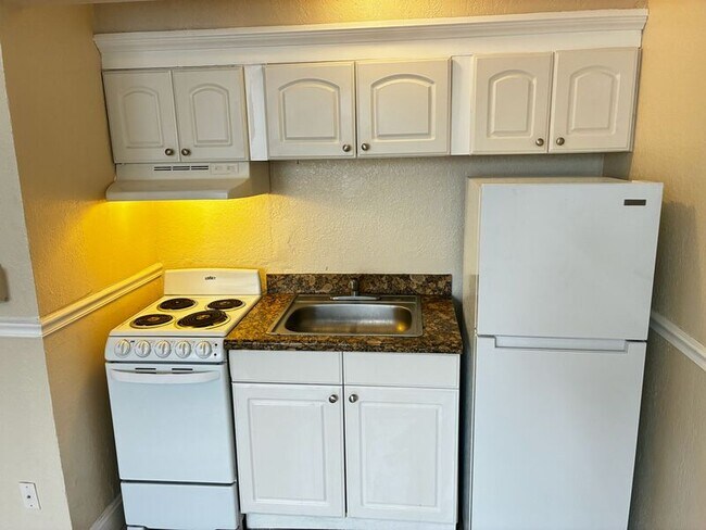 Building Photo - 311 W Ashley St