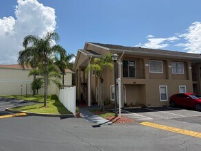 Building Photo - 8824 Coral Palms Ct