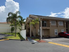 Building Photo - 8824 Coral Palms Ct