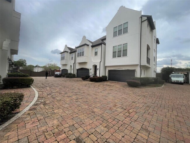 Building Photo - 9944 Woodwind Lane North