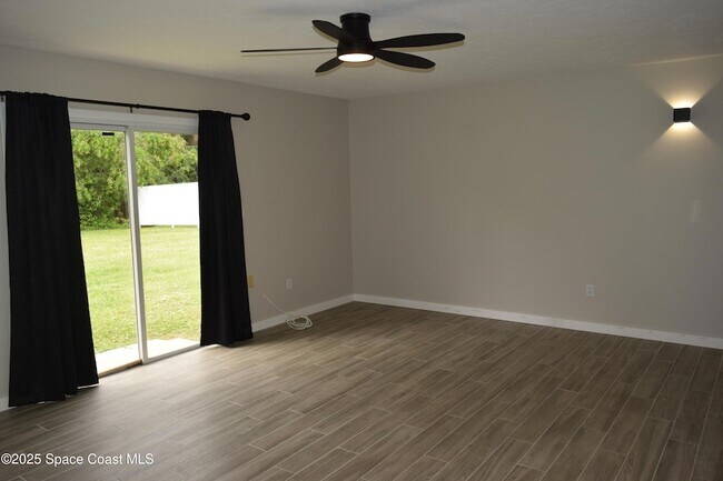 Foto del edificio - 1234 Randy Ave SE