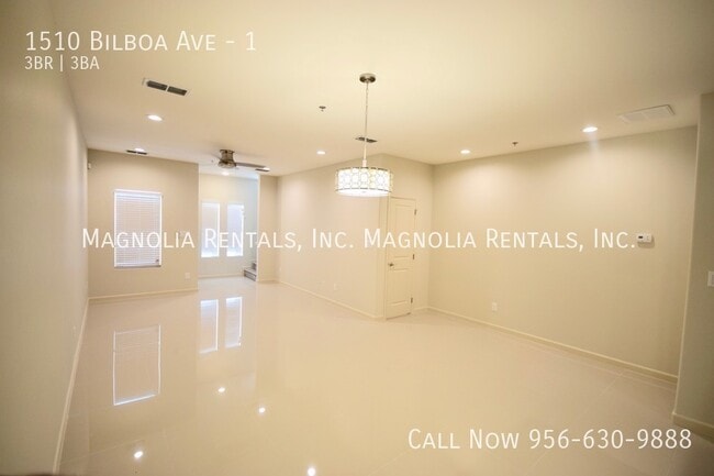 Building Photo - 3 bedroom 3 bath Townhome in Gated Subdivi...