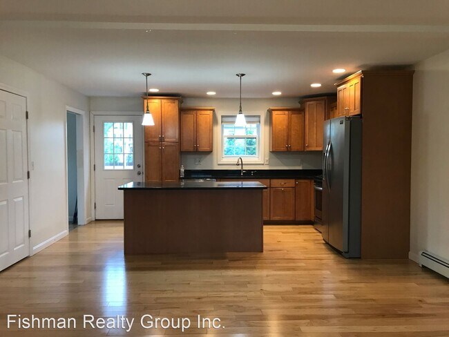 Foto del edificio - 3 br, 1.5 bath House - 19 Rochester St.#1