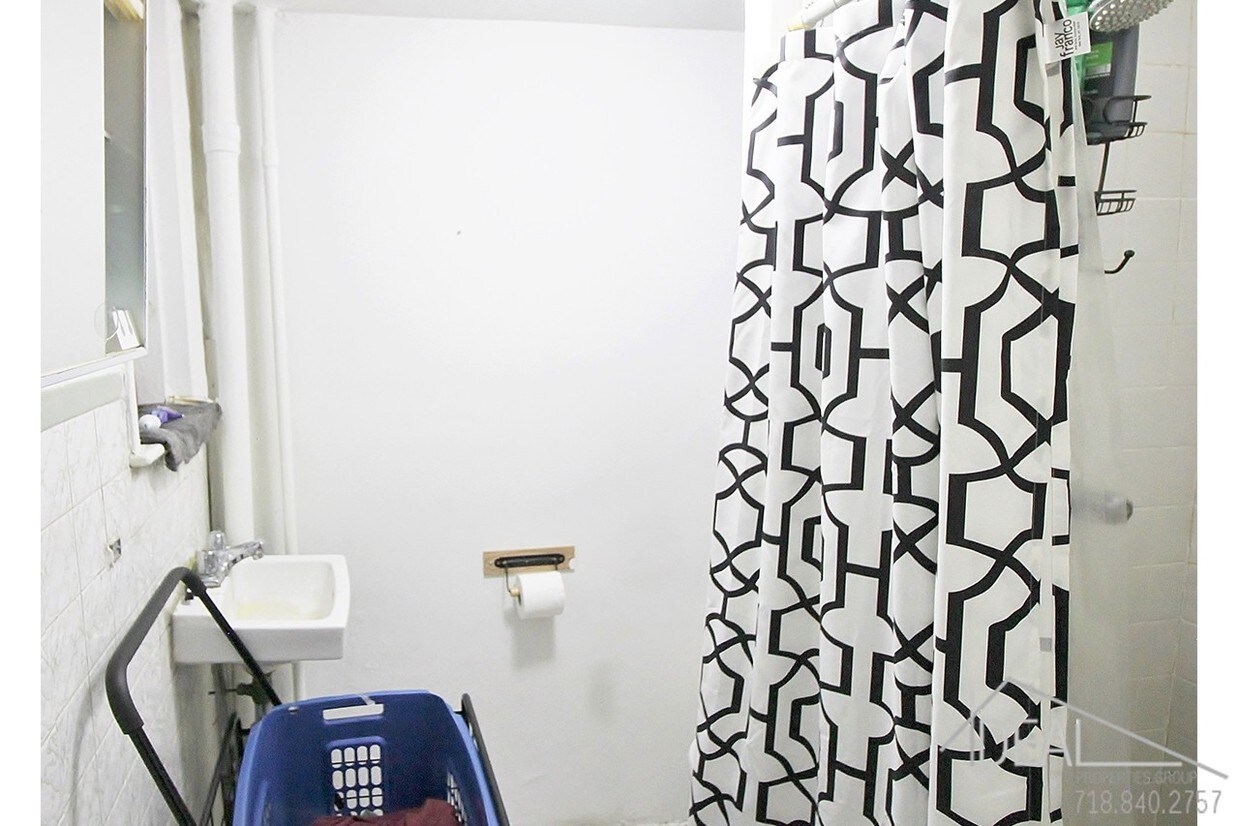 Building Photo - 517 3rd Avenue #1LR