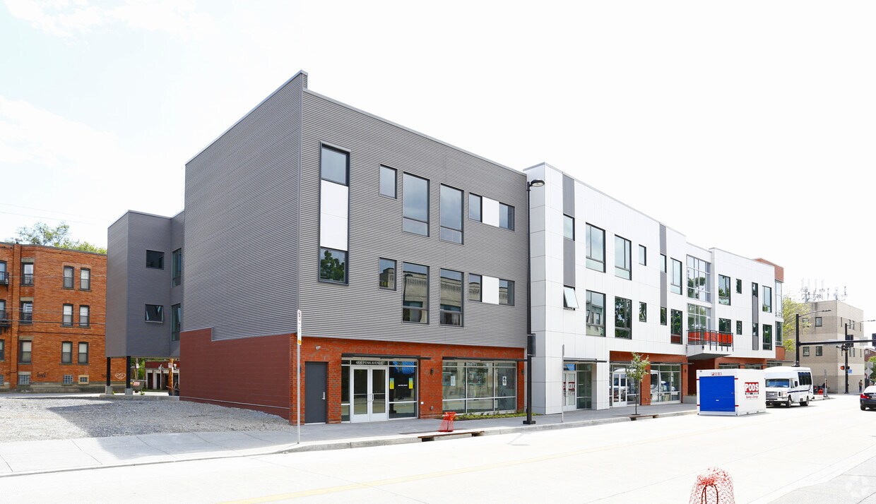 Building Photo - Penn Mathilda