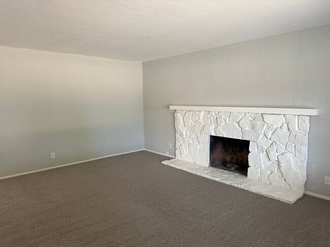 Building Photo - Cozy 3 Bedroom 2 Bath Home in Cambrian are...