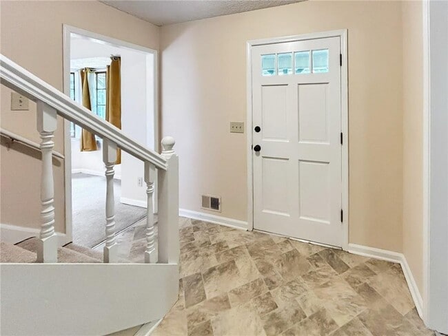 Foto del edificio - 2491 Annandale Dr
