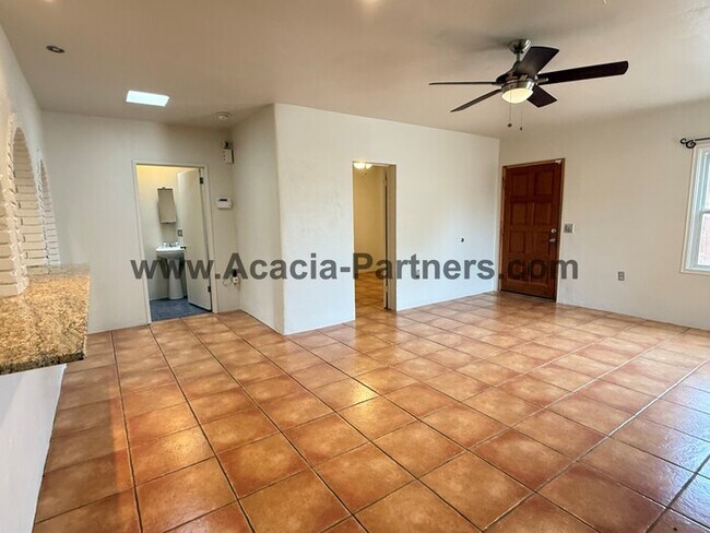 Foto del edificio - Spacious Four Bedroom Home