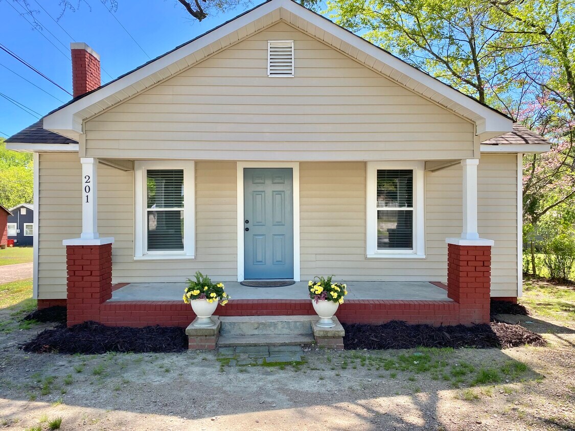 Primary Photo - 201 W 16th St