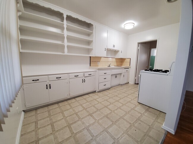 Foto del edificio - 5131 Bakman Ave